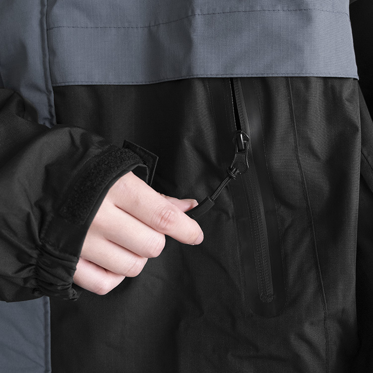 KiU×FRONTALEコラボレインコート