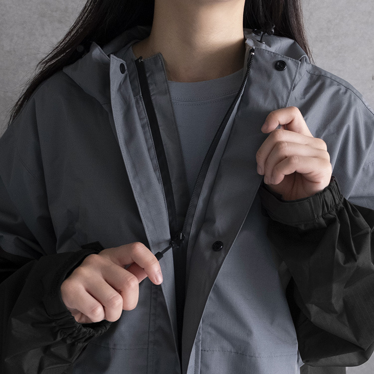 KiU×FRONTALEコラボレインコート